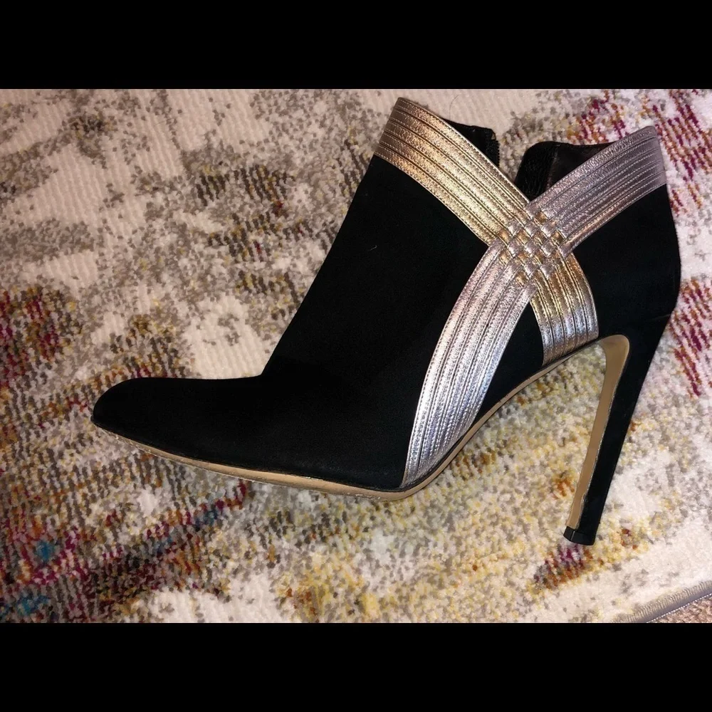 𝅺Salvatore Ferragamo booties blk/gold/silver w box